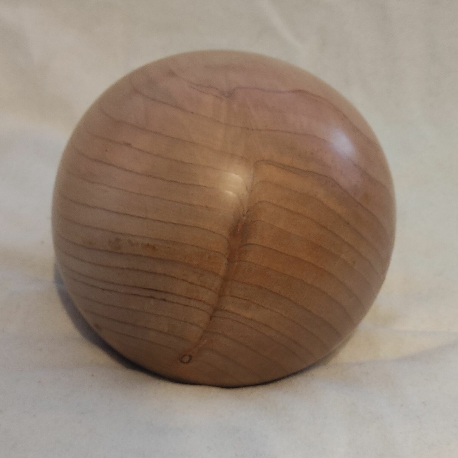Kugel Tierurne aus Holz – Zedernholz Volumen ca. 1500ml