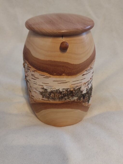 Tierurne aus Holz Birke mit Rinde