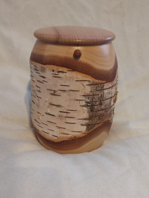Tierurne aus Holz Birke mit Rinde