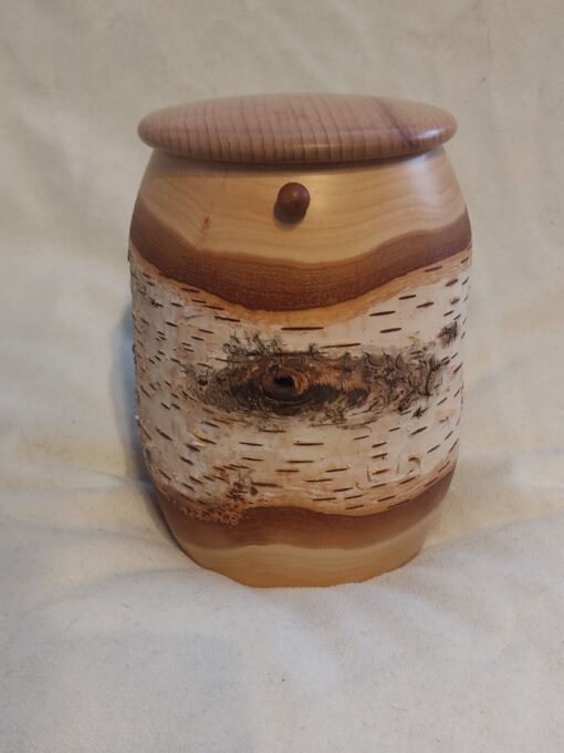 Tierurne aus Holz Birke mit Rinde