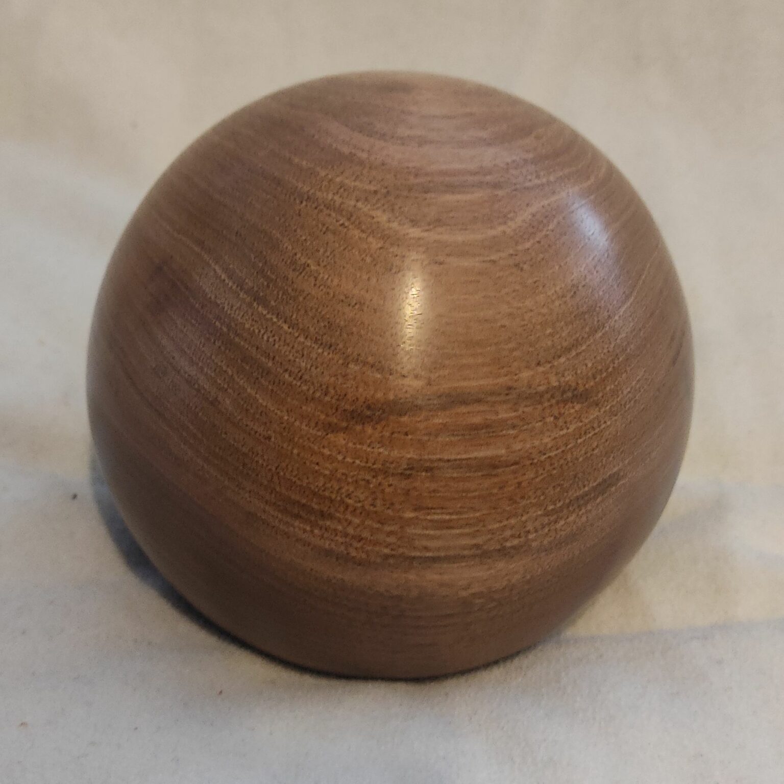 Kugel Tierurne aus Holz Nußbaum ca. 500ml